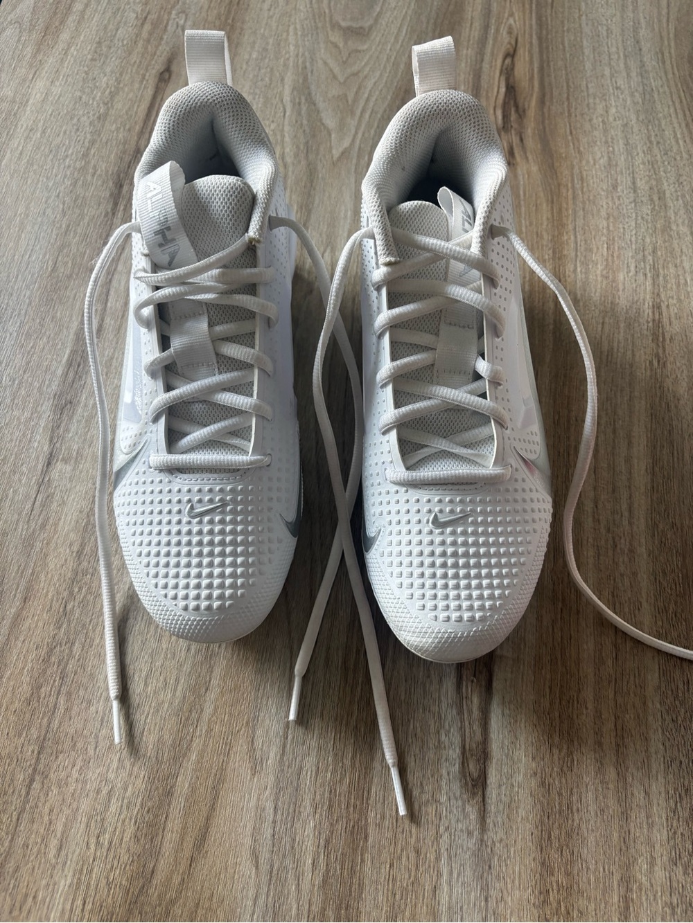 Nike White Low-Top Athletic Trainers